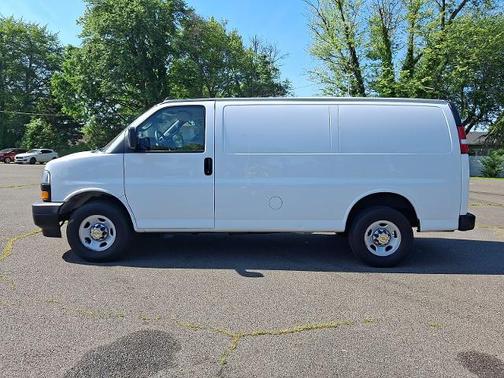 Summit White 2022 Chevrolet Express 2500 WORK VAN