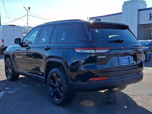 2023 Jeep Grand Cherokee LAREDO