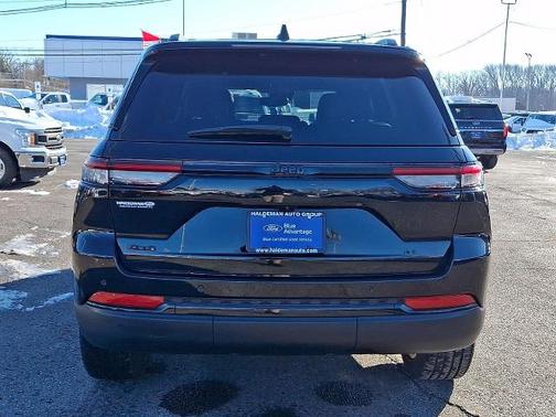 2023 Jeep Grand Cherokee LAREDO