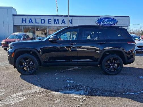 2023 Jeep Grand Cherokee LAREDO