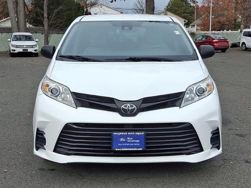 2018 Toyota Sienna L 7 PASSENGER