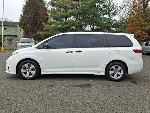 2018 Toyota Sienna L 7 PASSENGER