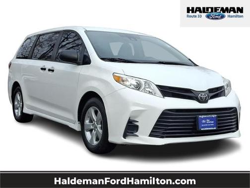 2018 Toyota Sienna L 7 PASSENGER