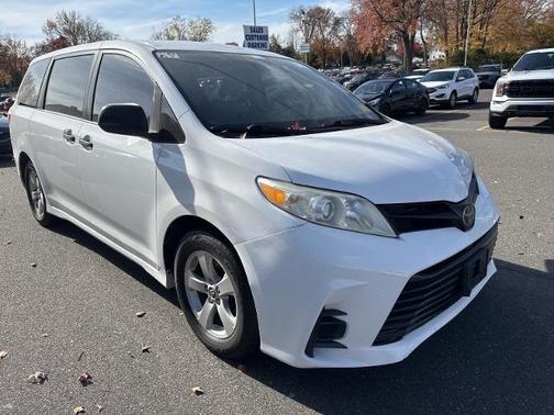 2018 Toyota Sienna L 7 PASSENGER