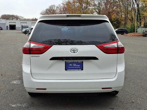 2018 Toyota Sienna L 7 PASSENGER