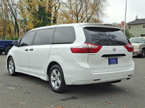 2018 Toyota Sienna L 7 PASSENGER