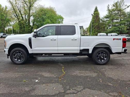 OXFORD WHITE 2023 Ford F-250 LARIAT