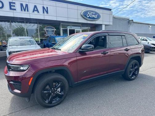 Velvet Red Pearlcoat 2024 Jeep Grand Cherokee LAREDO