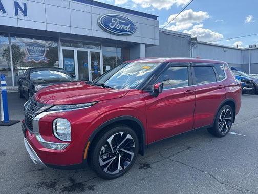 Diamond Red 2024 Mitsubishi Outlander SE