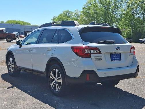 Crystal White Pearl 2019 Subaru Outback 2.5I LIMITED
