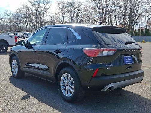 AGATE BLACK METALLIC 2022 Ford Escape SE