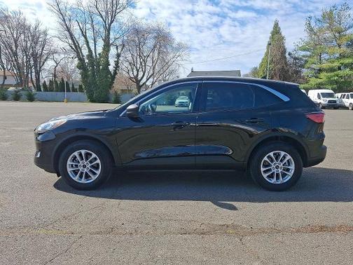 AGATE BLACK METALLIC 2022 Ford Escape SE