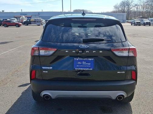 AGATE BLACK METALLIC 2022 Ford Escape SE
