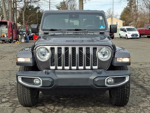 Granite Crystal Clearcoat Metallic 2020 Jeep Gladiator OVERLAND
