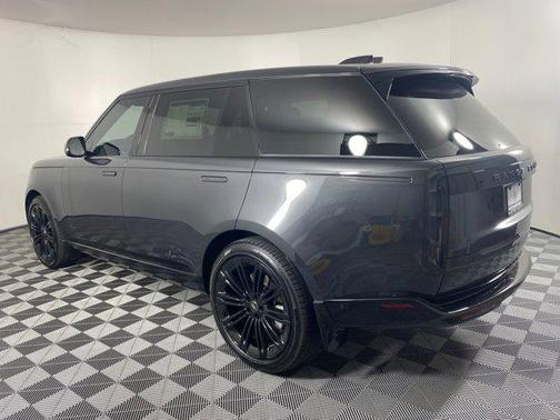 2025 Land Rover Range Rover P530 SE 7 Seat