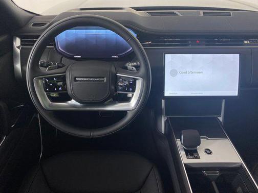 2025 Land Rover Range Rover P530 SE 7 Seat