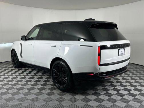 2026 Land Rover Range Rover P400 SE 7 Seat