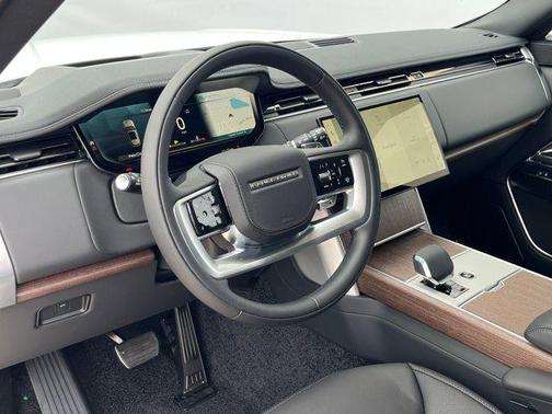 2026 Land Rover Range Rover P400 SE 7 Seat