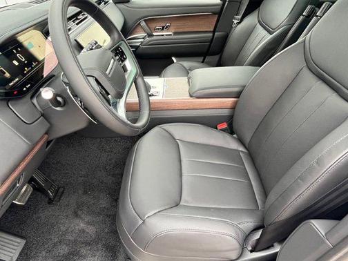 2026 Land Rover Range Rover P400 SE 7 Seat