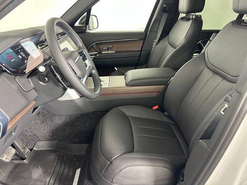 2026 Land Rover Range Rover P400 SE 7 Seat