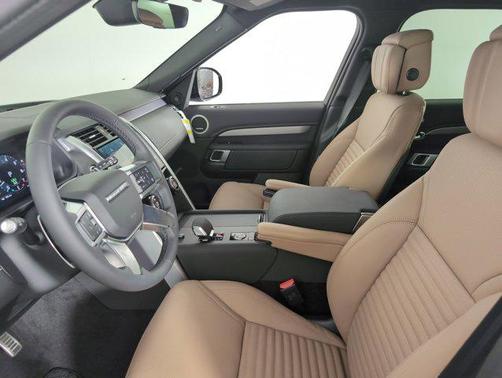 2025 Land Rover Discovery P300 Dynamic SE