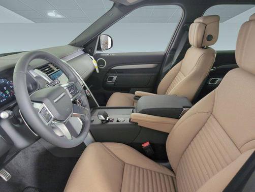2025 Land Rover Discovery P300 Dynamic SE