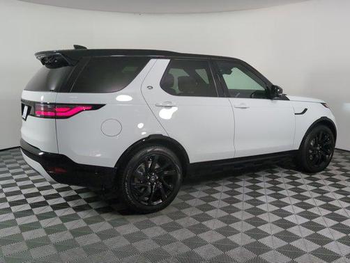 2025 Land Rover Discovery P300 Dynamic SE