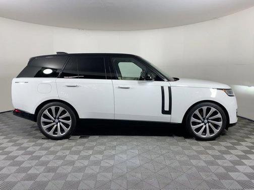 2025 Land Rover Range Rover P530 SE