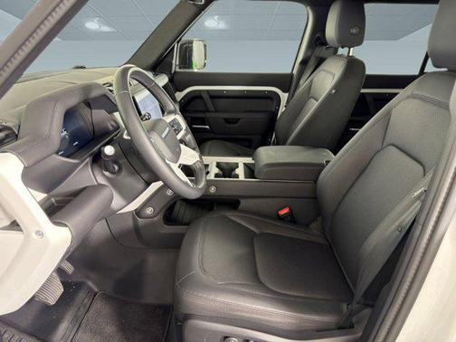 2025 Land Rover Defender 110 P300