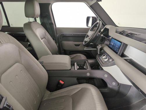 2020 Land Rover Defender 110 SE