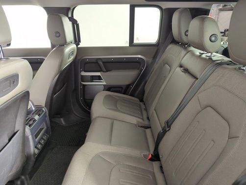 2020 Land Rover Defender 110 SE