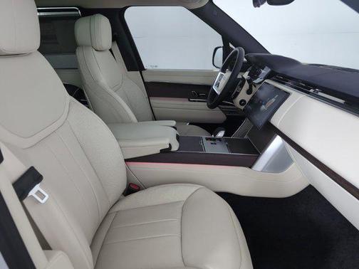 2025 Land Rover Range Rover P530 SE
