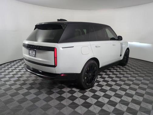 2025 Land Rover Range Rover P530 SE