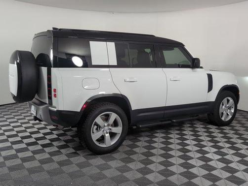 2025 Land Rover Defender 110 P400 S