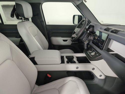 2025 Land Rover Defender 110 P300