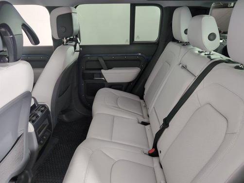 2025 Land Rover Defender 110 P300