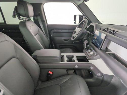 2025 Land Rover Defender 110 P400 S