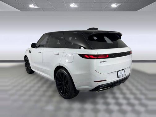 Ostuni Pearl White Premium Metallic 2026 Land Rover Range Rover Sport SE