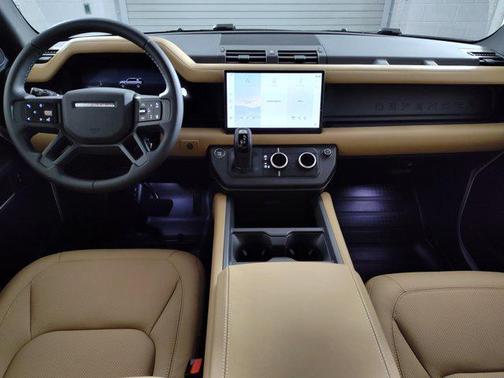 2025 Land Rover Defender 110 P300