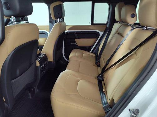 2025 Land Rover Defender 110 P300