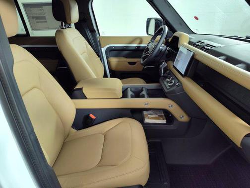 2025 Land Rover Defender 110 P300