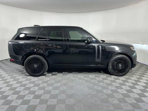 2025 Land Rover Range Rover P400 SE