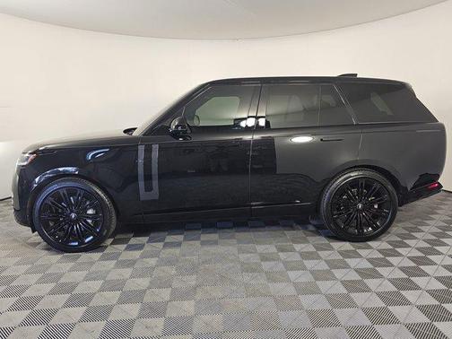 2025 Land Rover Range Rover P400 SE