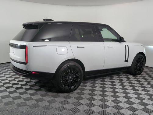 2025 Land Rover Range Rover P530 SE