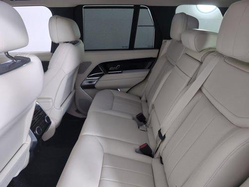 2025 Land Rover Range Rover P530 SE