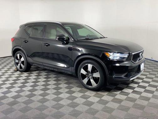 2019 Volvo XC40 T5 Momentum