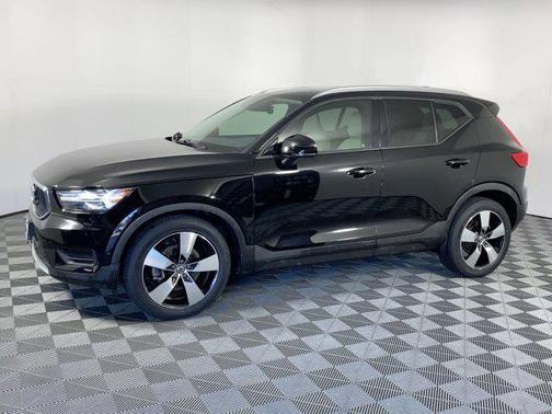 2019 Volvo XC40 T5 Momentum