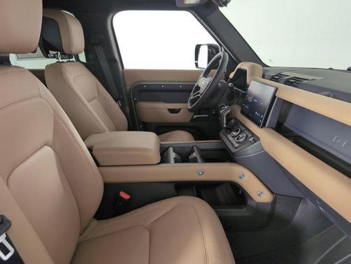 2025 Land Rover Defender 110 P400 X-Dynamic SE