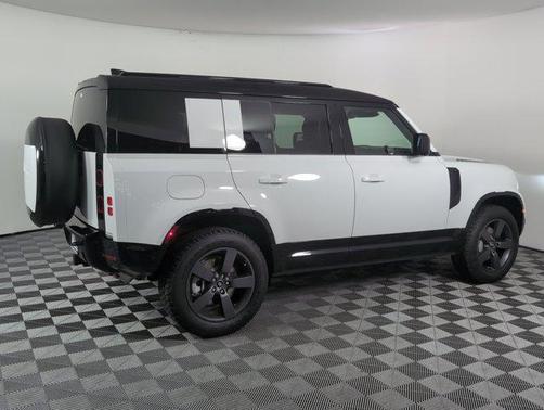 2025 Land Rover Defender 110 P400 X-Dynamic SE