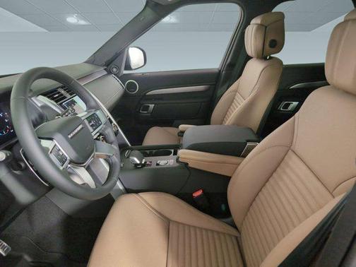 2025 Land Rover Discovery P300 Dynamic SE